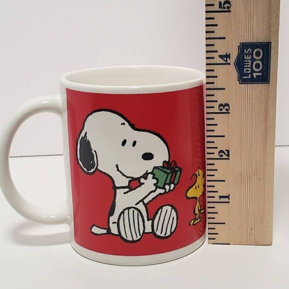 ‎Vintage Red Snoopy Woodstock Gift Giving Holiday Coffee Mug - Picture 7 of 8